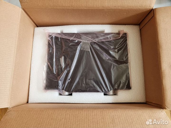 Mark Levinson пред мощник в упаковке