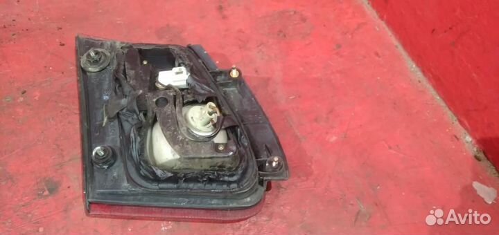 Ниссан Альмера n16 фонарь правый крышки багажника