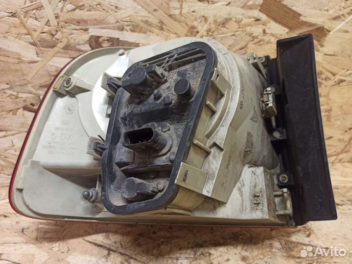 Фонарь задний правый Volkswagen Touareg 7L