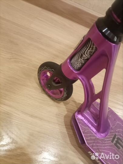 Трюковой самокат Mongoose Rise 110 team scooter