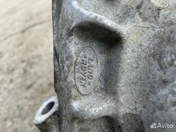 Кулак поворотный передний правый Discovery sport