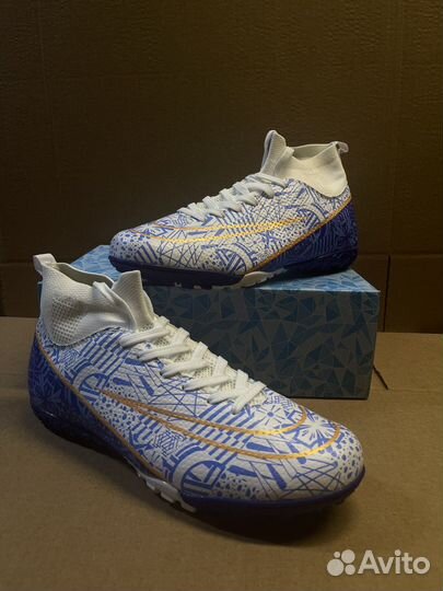 Футбольные бутсы сороконожки Nike