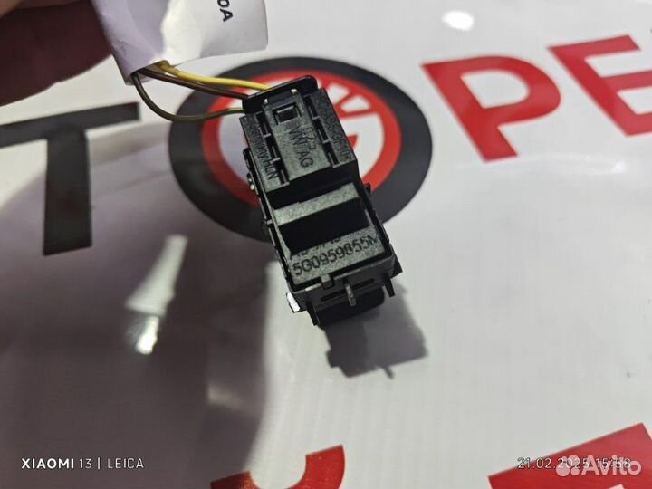 Кнопка стеклоподъемника Volkswagen Passat 3G5 czea