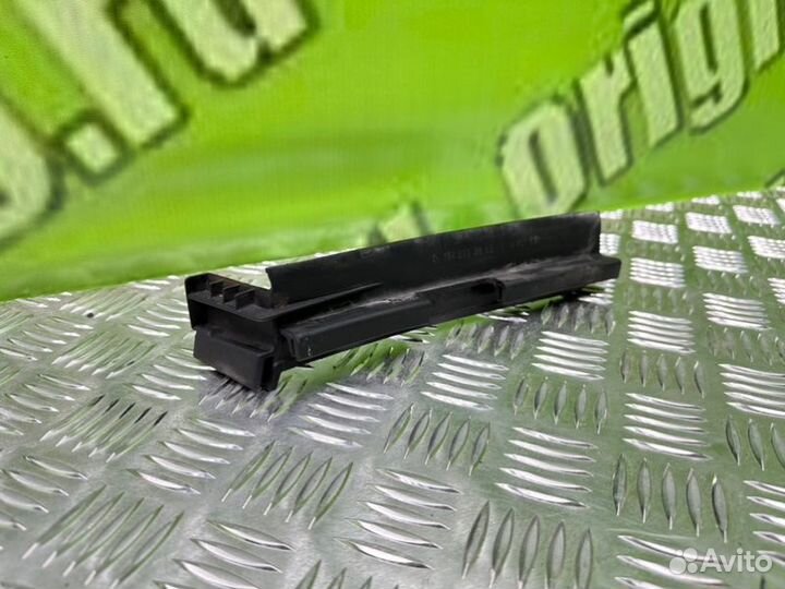 Уплотнитель бампера Mercedes-Benz S124 M102.982