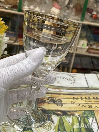Бокалы винные с золотой полосой
