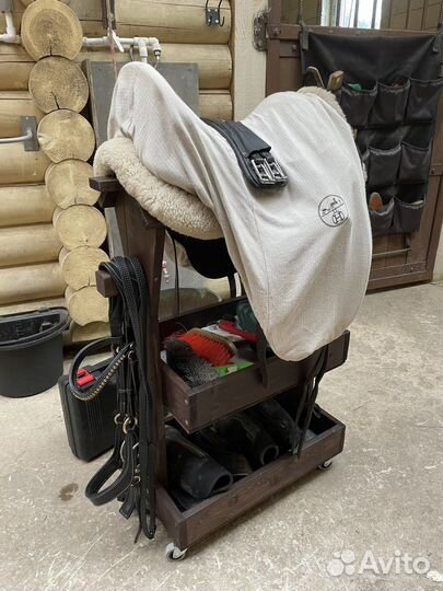 Передвижной кронштейн для конной амуниции