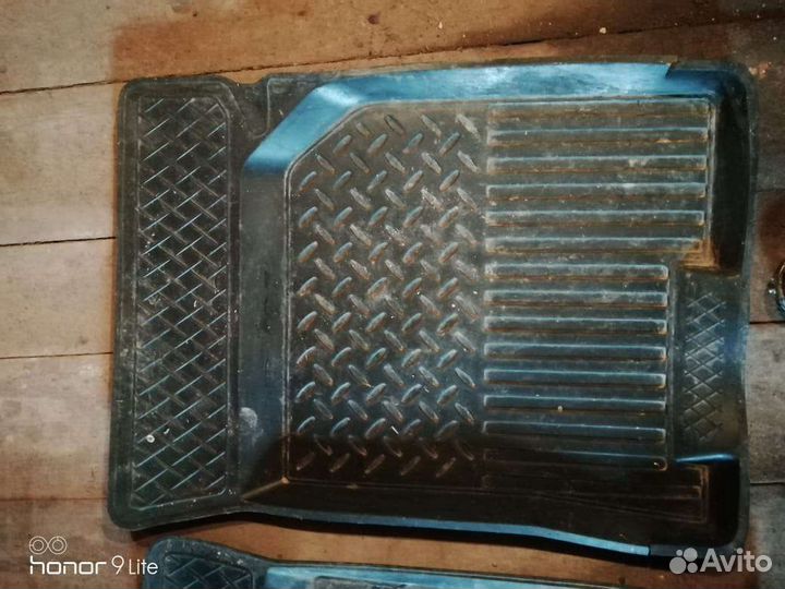 Автомобильные коврики резиновые