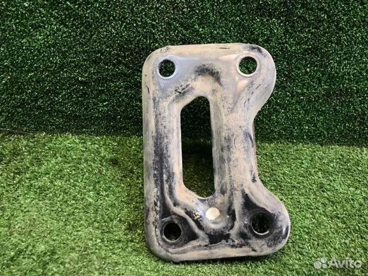 Кронштейн задний левый Peugeot 308 хэтчбек 1.6