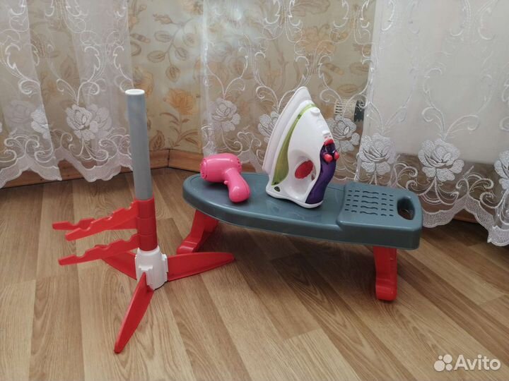 Детская гладильная доска с утюгом и вешалкой