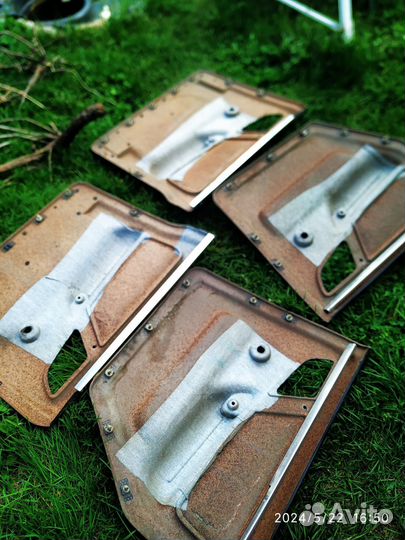 Двери 2шт. от Волги 3110 с 4мя картами