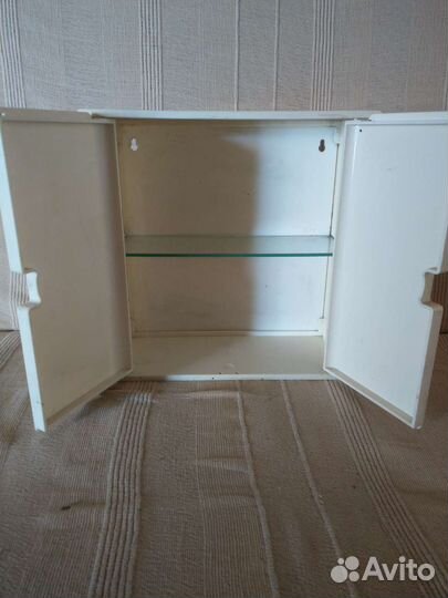 Ящик пластиковый подвесной с полочкой