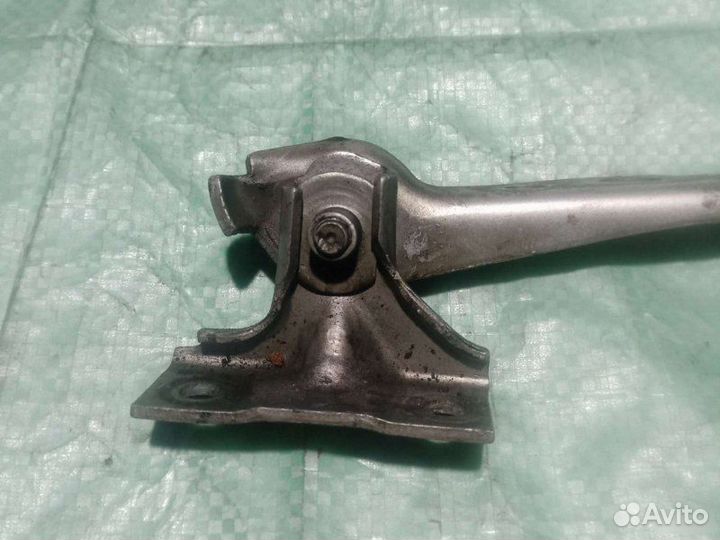 Петля капота правая Audi 80 B3