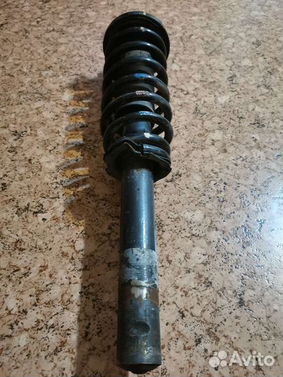 Стойка передняя правая honda accord 7