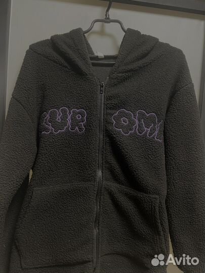 Толстовка с ушками и надписью kuromi