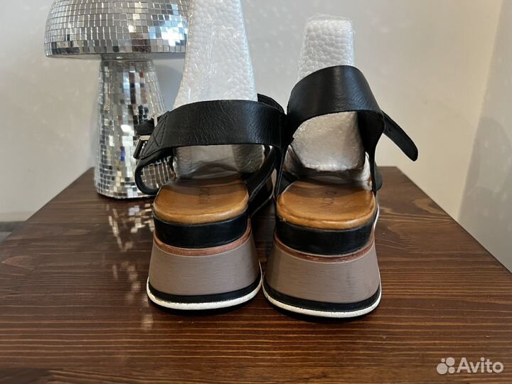 Сандалии на высокой подошве 40 размер