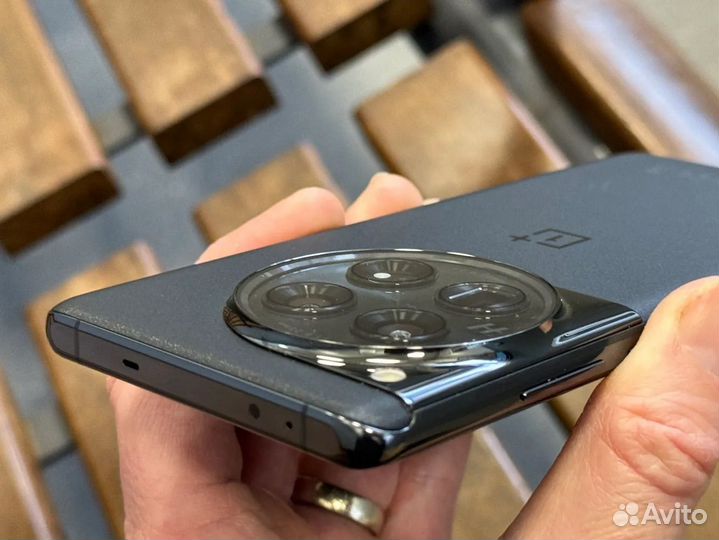 OnePlus 12, 12/256 ГБ