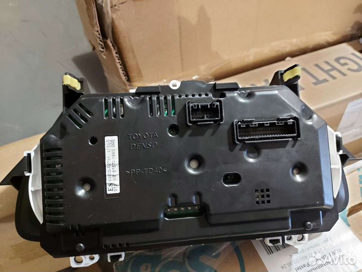 Приборная панель Toyota Corolla 180