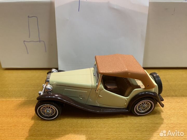 Модель авто 1:43 Matchbox 1945 MG TC England