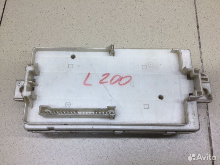 Блок предохранителей Mitsubishi L200 2006-2015