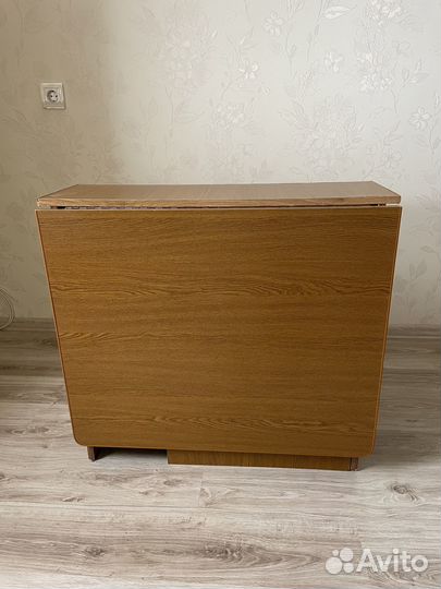 Стол книжка