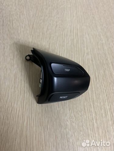 Правый блок рулевых кнопок на Kia Rio