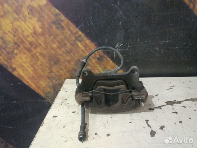 Суппорт передний правый Volkswagen Passat Variant