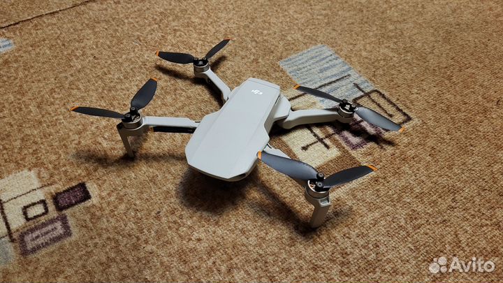 Квадрокоптер DJI Mini SE