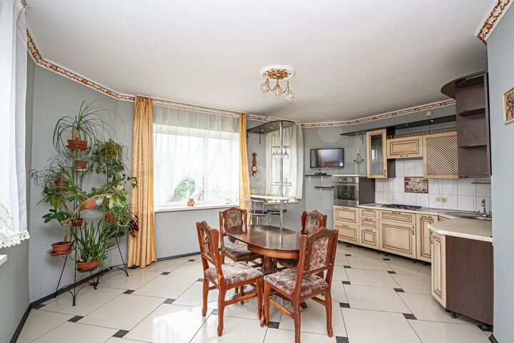 Коттедж 269 м² на участке 8 сот.