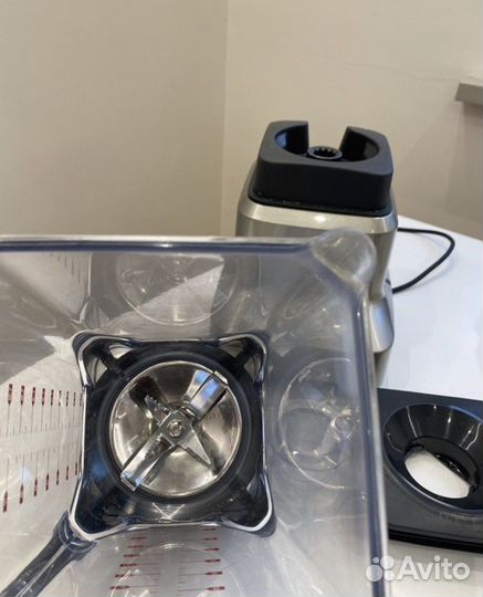 Блендер Bork b800