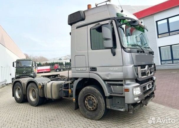 Pазбираем грузовик Mercedes-Benz Actros mpii 2002