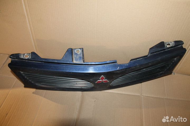 Решетка радиатора Mitsubishi Carisma (Дорест)