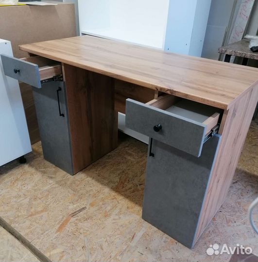 Письменный стол