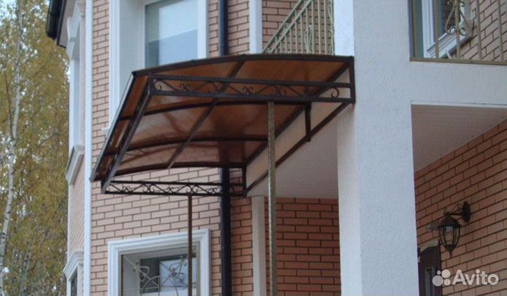 Козырек над дверью