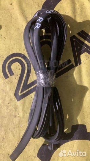 Уплотнитель проема двери задний правый Toyota