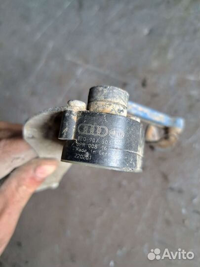 Датчик уровня подвески на Audi A4 B6