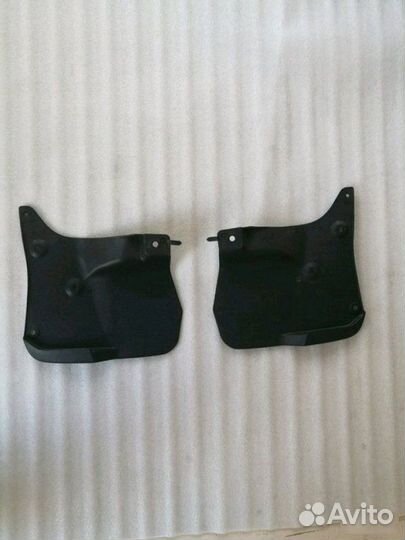 Брызговик передний Lexus Lx 570