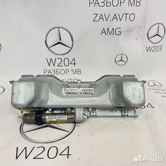 Коленная подушка безопасности Mercedes W204