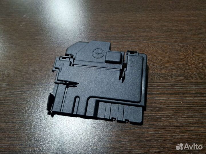 Крышка блока предохранителей VW Polo 6R0915429A