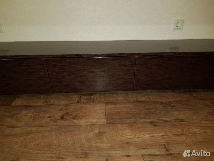 Тумба с доводчиками 4 отсека