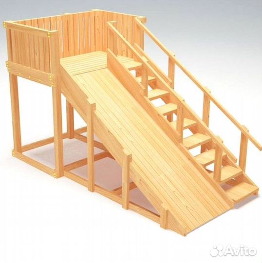 Зимняя деревянная горка 