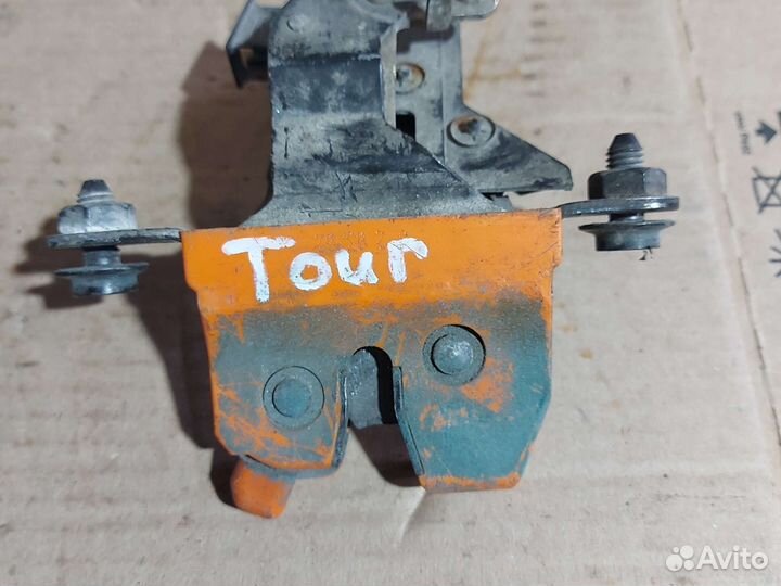 Замок крышки багажника Skoda Octavia Tour A4