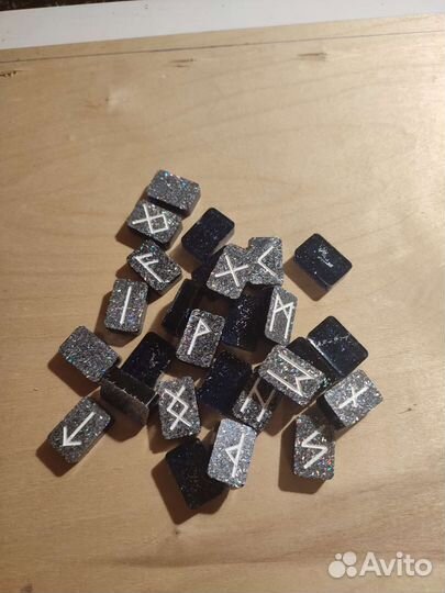 Руны из эпоксидной смолы ручной работы