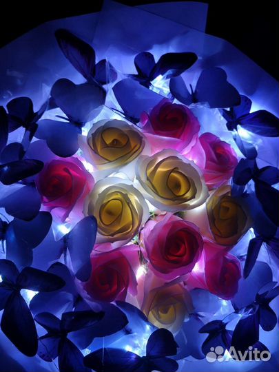 Букет из бабочек и мыльных роз. В наличии