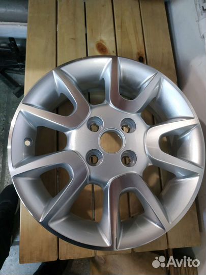 Диск литой R15