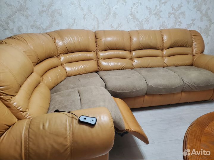 Кожаный угловой диван бу