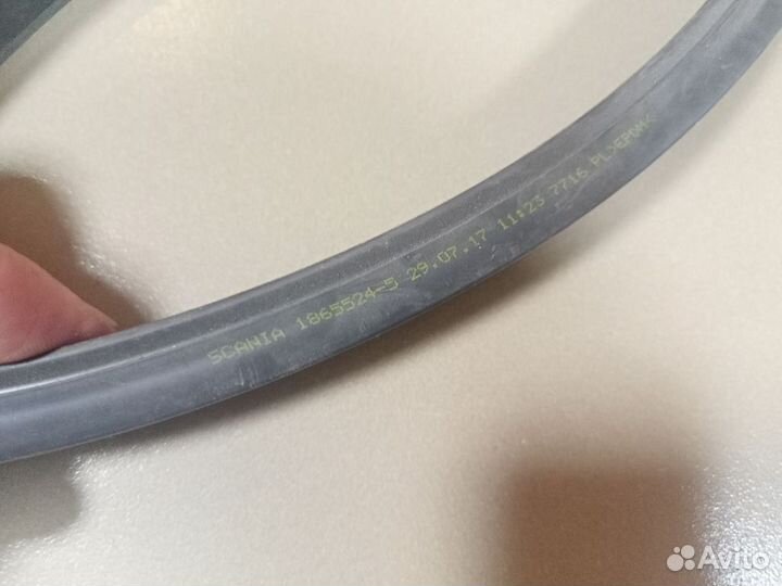 Scania Уплотнитель стекла двери