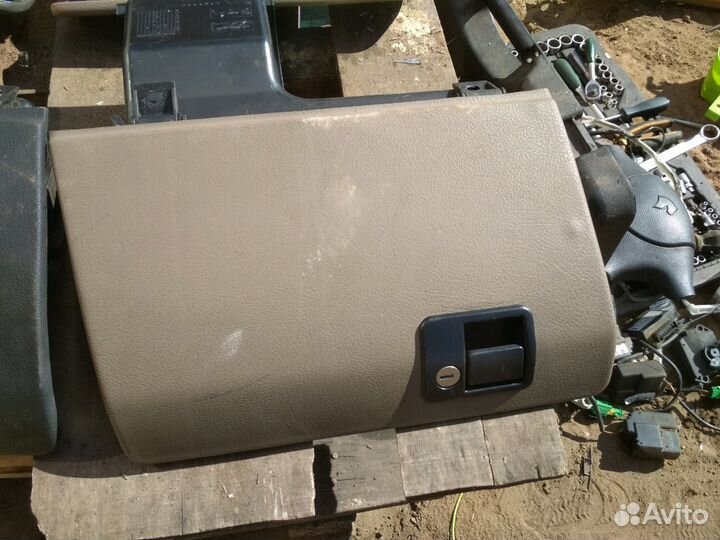 Продам бардачок в сборе на саманд