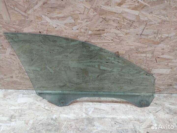Стекло двери переднее левое Audi A6 C5