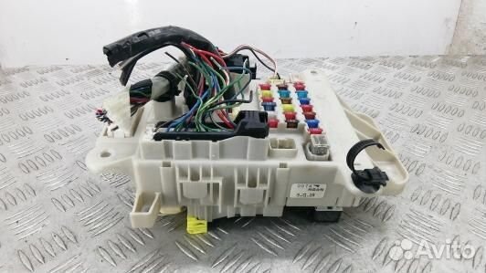 Блок предохранителей toyota RAV 4 ZCA2 (7SV20M101)