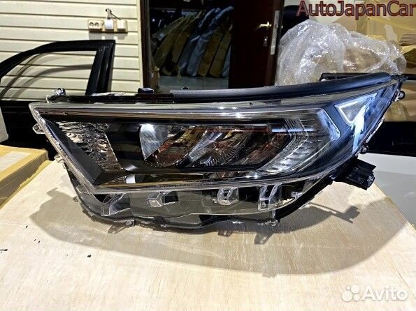 Toyota rаv4 xа50 Фара